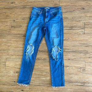 Size 28 skinny high rise Levi’s